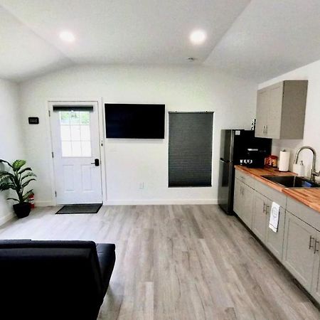 ברנדון All Modern Studio With Private Entry & Parking. מראה חיצוני תמונה
