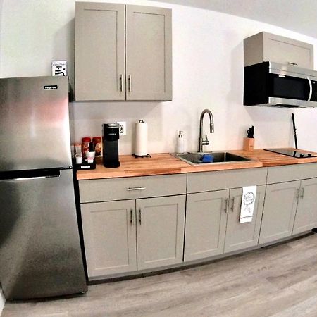 ברנדון All Modern Studio With Private Entry & Parking. מראה חיצוני תמונה