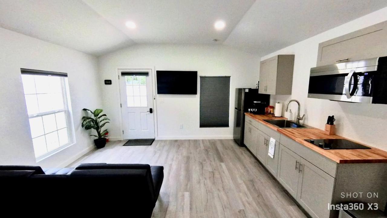 ברנדון All Modern Studio With Private Entry & Parking. מראה חיצוני תמונה
