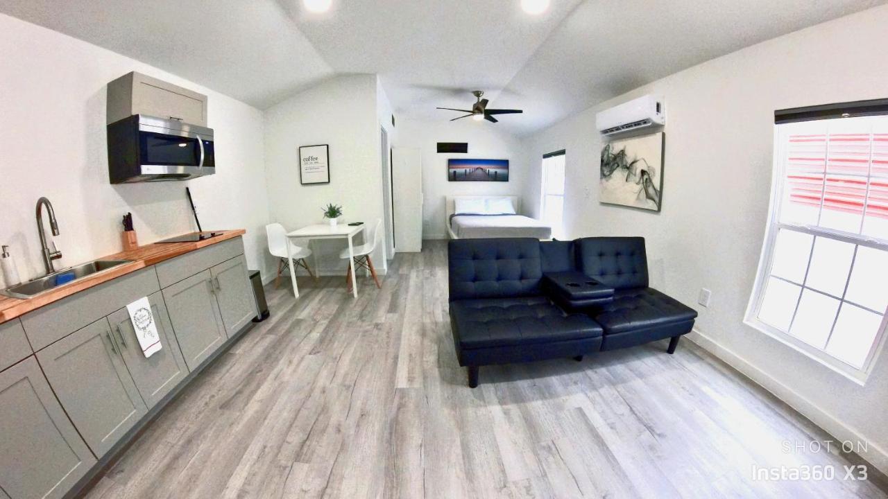 ברנדון All Modern Studio With Private Entry & Parking. מראה חיצוני תמונה